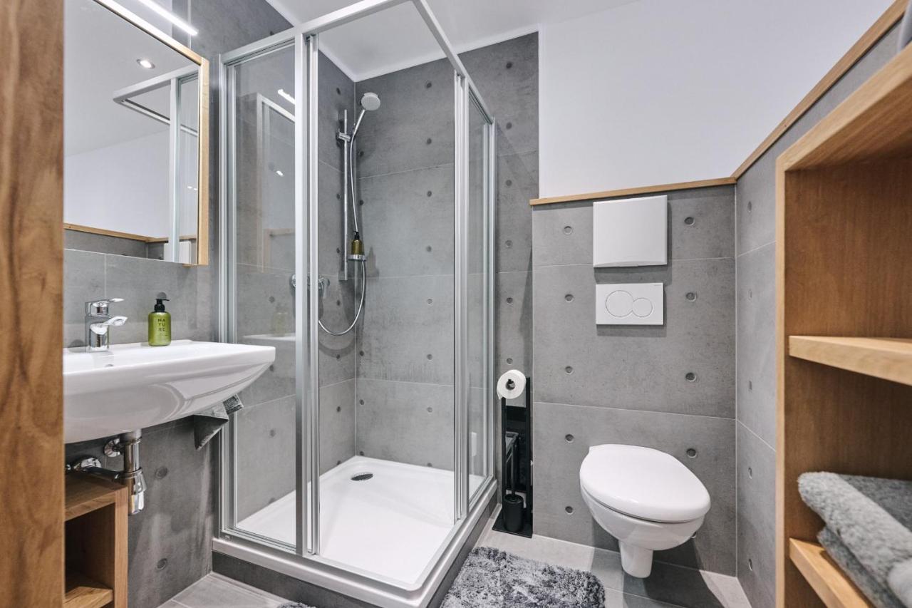 Apartament G17 *