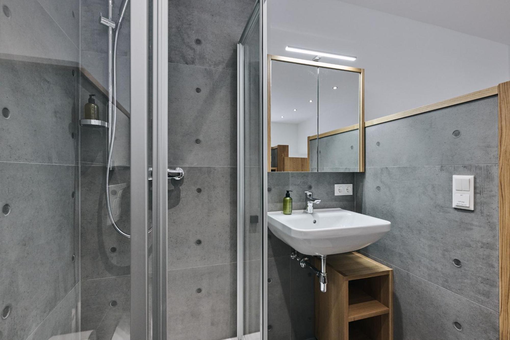 Apartament G17 *